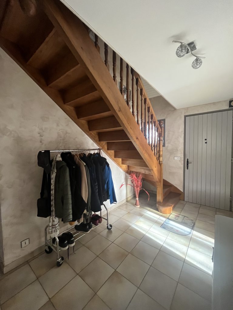 aménagement sur mesure sous escalier